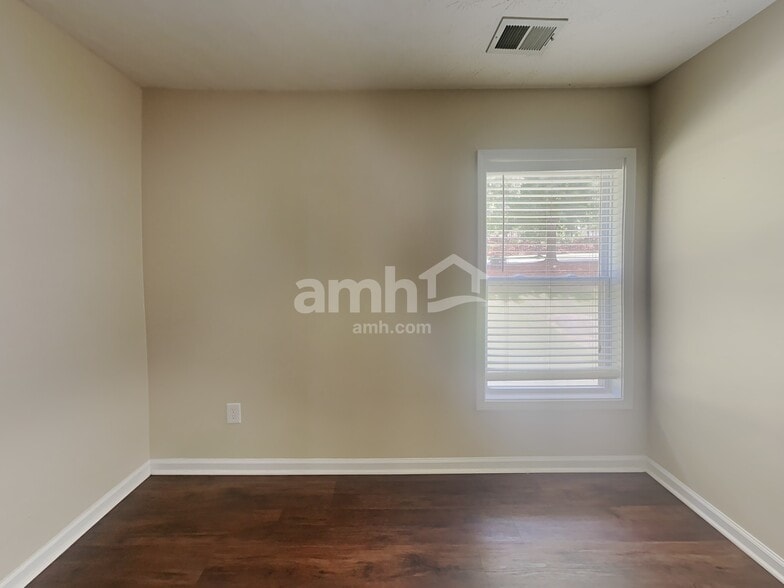 Building Photo - 311 Barberry Pl