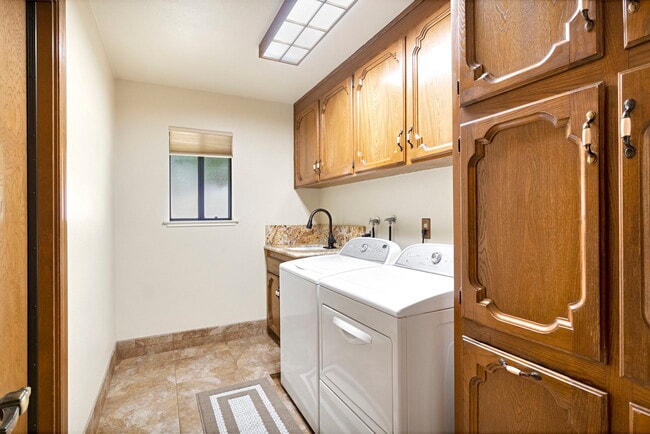 Building Photo - 1607 S Timmy Ave
