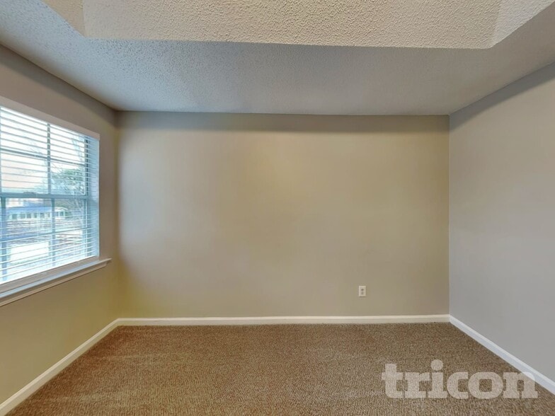 Building Photo - 2198 Colony Dr