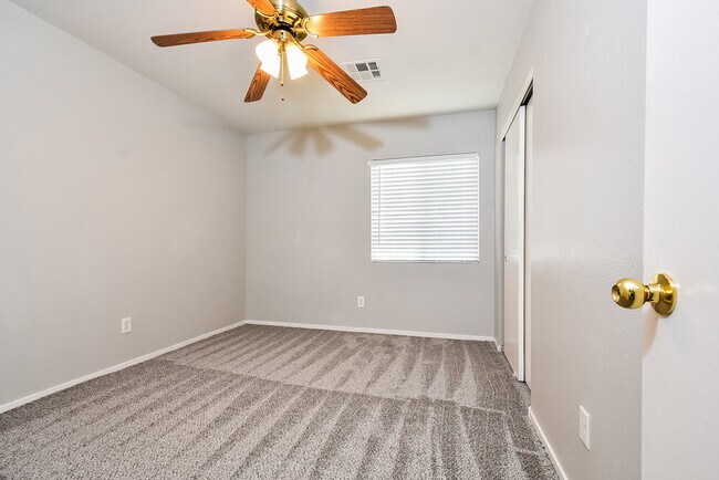 Building Photo - 1203 Emerald Stone Ave