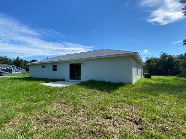 Building Photo - Desirable SW Ocala Neighborhood 3/2/2 **WON'T LAST**