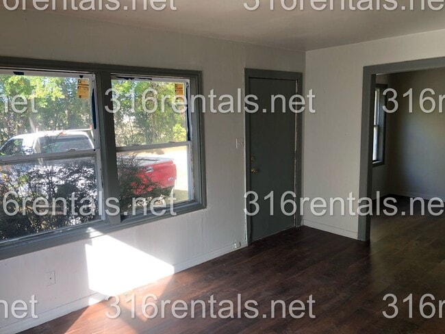 Building Photo - $650 - 1 bed 1 bath - Single Family Home