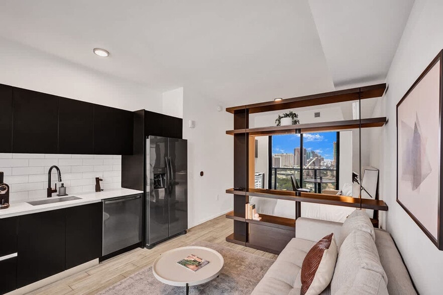 Building Photo - 398 NE 5th St