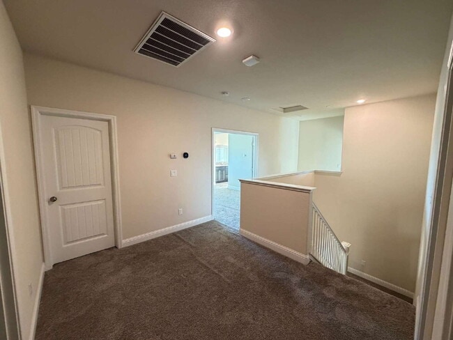 Building Photo - 2494 Valdes Dr