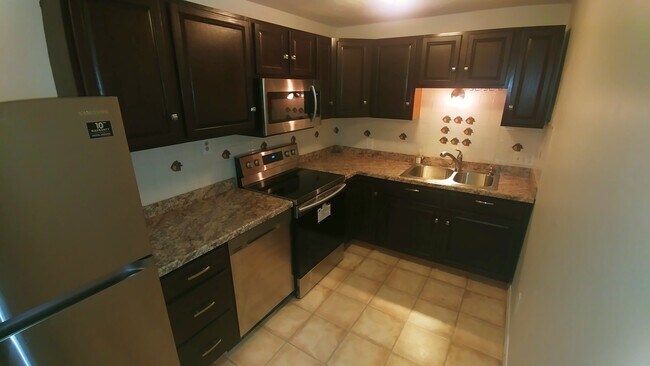 Primary Photo - 137 Winthrop St