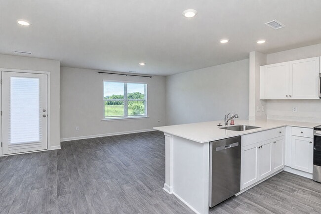 Building Photo - 211 Seymour Vlg Dr