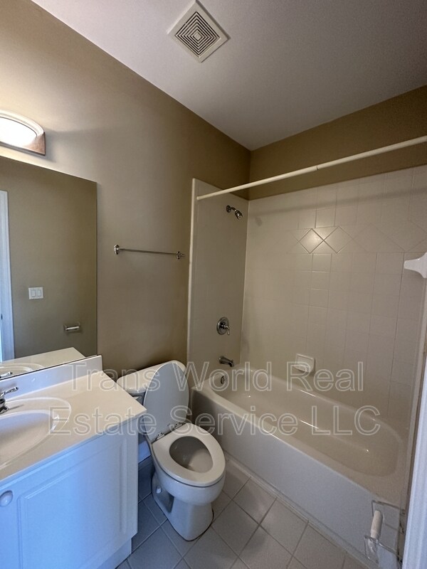 Building Photo - 1041 Emory Parc Pl