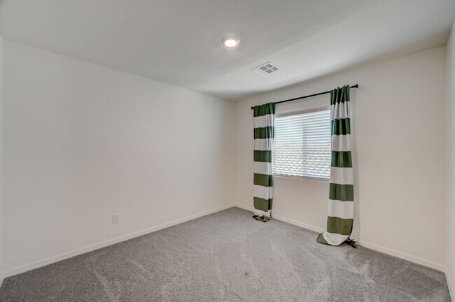 Building Photo - Upgraded 5 bedroom home in Cul-De-Sac!!