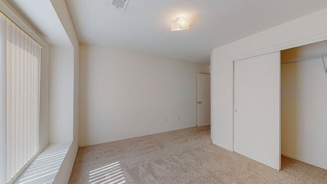 Building Photo - Lovely 3 bedroom home in convenient location.