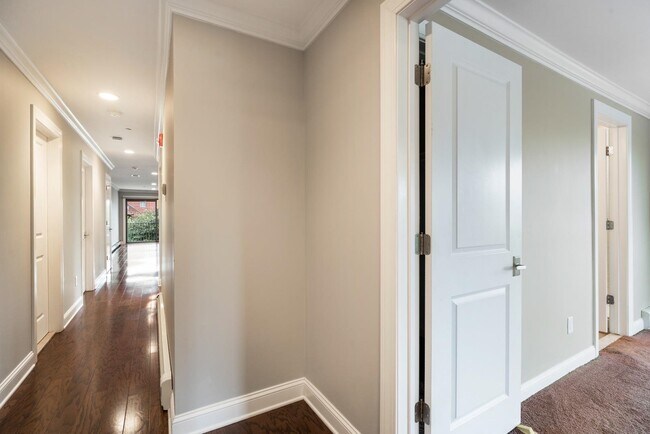 Building Photo - 14A Riverview Cir