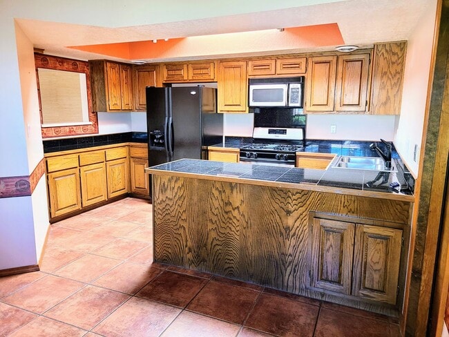 Building Photo - BEAUTIFUL HOME IN A PRIME LOCATION | Showings Coming soon!