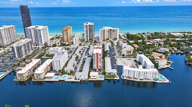 Building Photo - 3161 S Ocean Dr