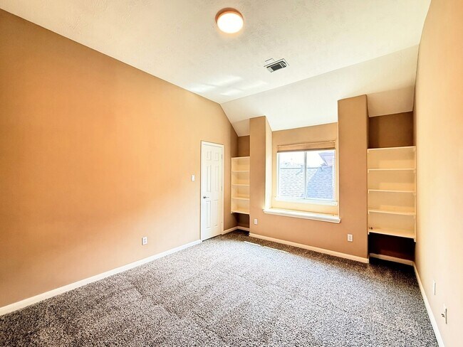 Building Photo - 2214 Jurgensen Ln