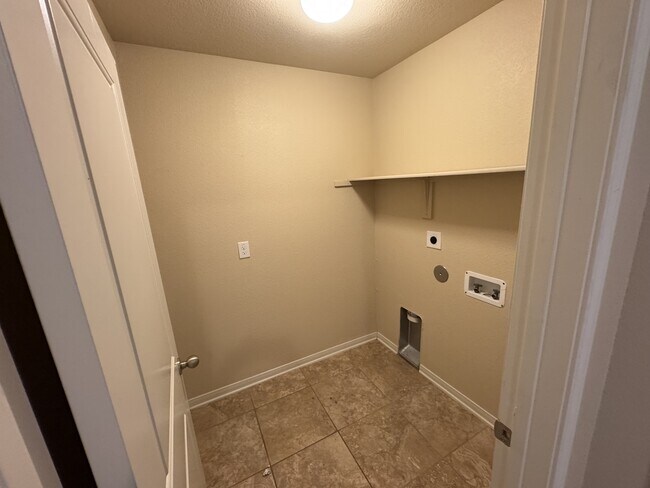 Building Photo - 5607 Markham Dr