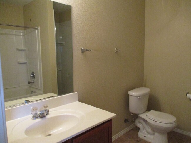 Building Photo - $1995 / 4br – 1760 ft2 - 4/2/2Ready to move in Woodland Creek Addition (Royse City)