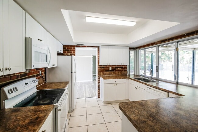 Building Photo - 7401 NW 84th St