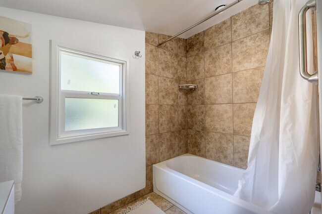 Building Photo - 272 W Carmel Valley Rd