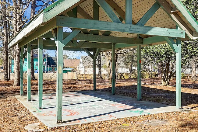 Building Photo - 1084 Willowood Ave