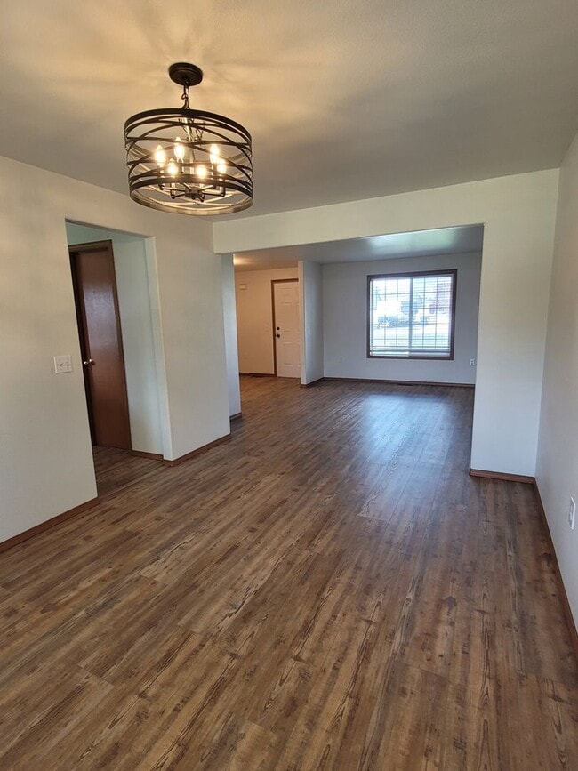 Building Photo - August Rent FREE - 4 Bedroom / Triple Car Garage