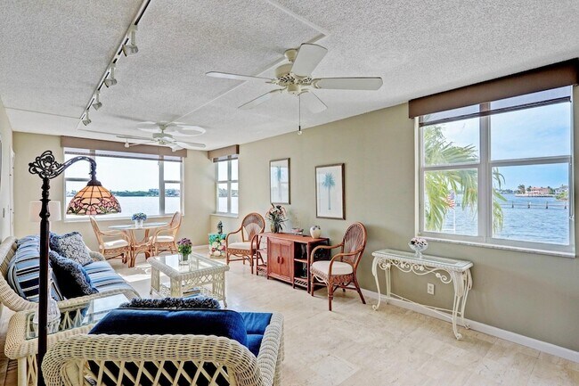 Building Photo - 1820 New Palm Way