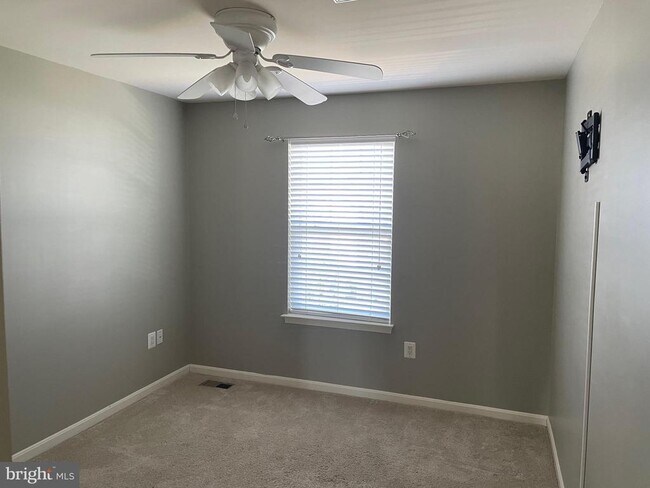 Building Photo - 233 Morlyn Dr