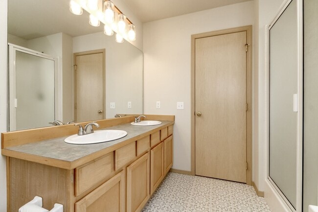 Building Photo - Fantastic DuPont Rambler with AC and Sprinkler System