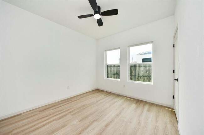 Building Photo - 600 Rd 5105