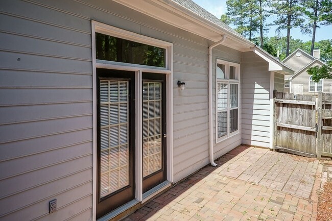 Building Photo - 3 Bedroom Home in the Heart of Cary