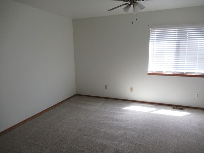 Building Photo - 5208 Solar Ridge Dr