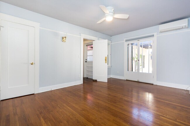 Building Photo - Charming Spanish in Kensington