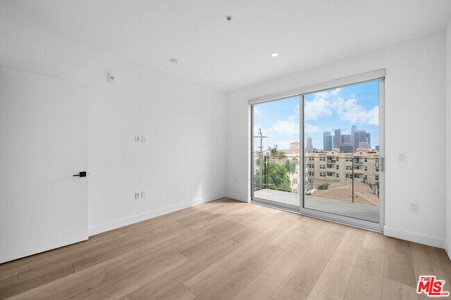 Building Photo - 957 Figueroa Terrace