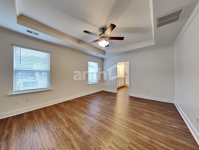 Building Photo - 526 Lateleaf Dr