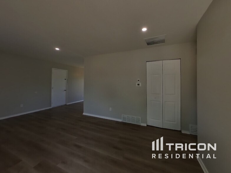 Building Photo - 6640 Brook Forest Dr