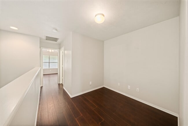Building Photo - 3 Whitekirk Pl