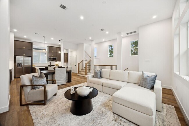 Building Photo - 2121 A Hoskins Dr