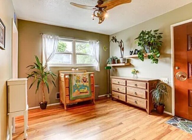 Building Photo - Arbor Lodge Bungalow with Hardwoods, Attac...