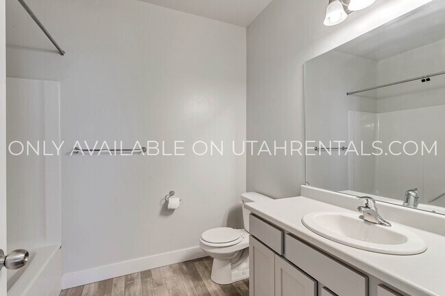 Building Photo - 627 N Sun Peak Dr