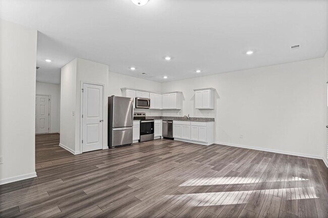 Building Photo - ***MOVE IN SPECIAL -$500 OF FIRST 2 MONTHS RENT WITH A JANUARY 31ST OR SOONER MOVE IN DATE***Welc...