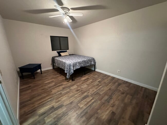 Building Photo - 8116 Cove Ln