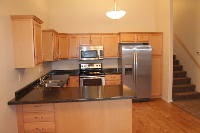 Building Photo - Westport Beach 3 Bedroom/3 Bath Townhome