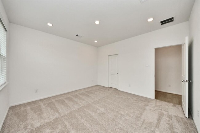 Building Photo - 18010 Whitetail Run Ln