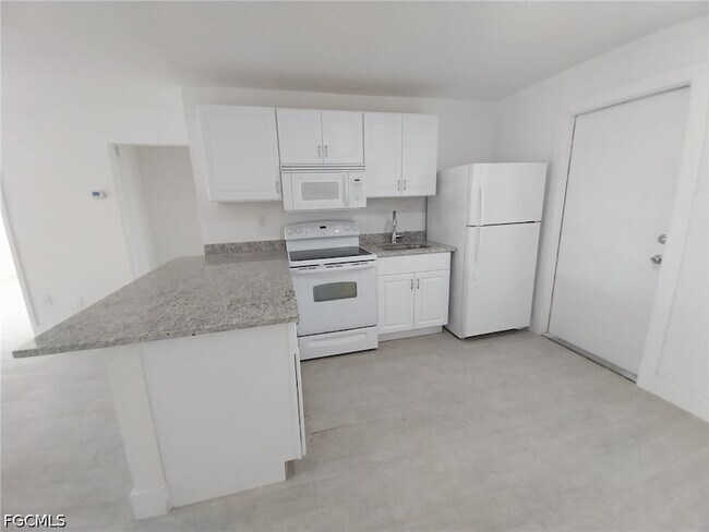 Building Photo - 317 Tarpon Dr