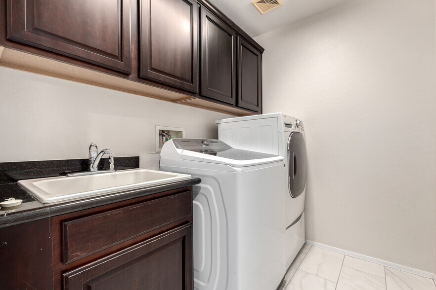 Building Photo - 16306 N 73rd Dr