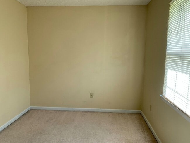 Building Photo - House for Rent