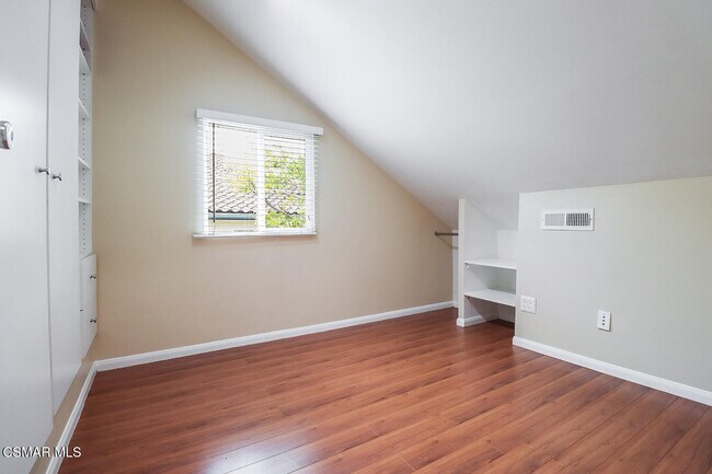 Building Photo - 1825 Golden Oak St