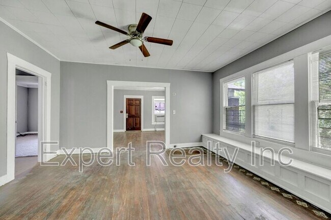 Building Photo - 608 5th Ave
