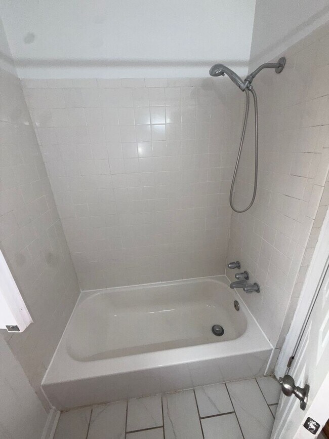 Building Photo - Charming All-Brick 2BR Home with Spacious Yard & Prime Columbia Location
