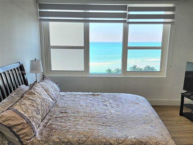 Building Photo - 3505 S Ocean Dr