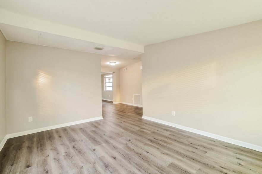 Building Photo - 1198 Maxey Dr