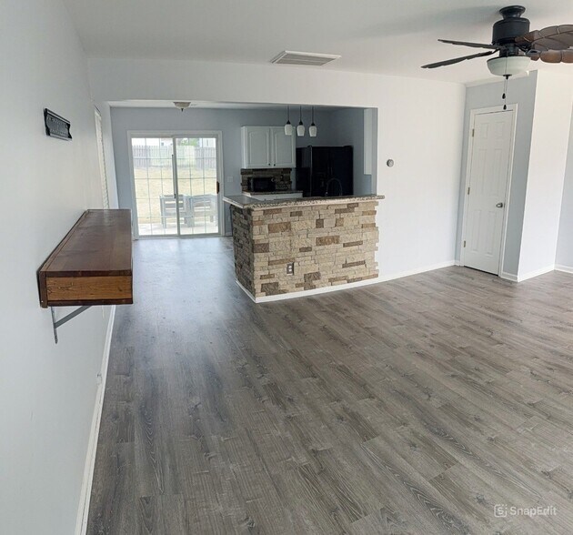 Building Photo - 140 Wigmore Ln
